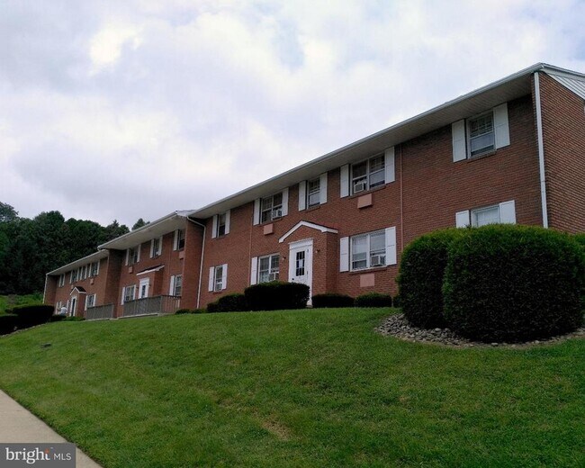 Building Photo - 6 Orchard Hills Dr