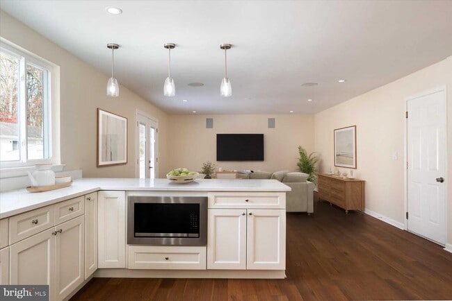 Building Photo - 2942 S Haven Dr