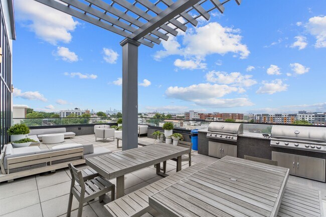 Building Photo - 250 Ave E