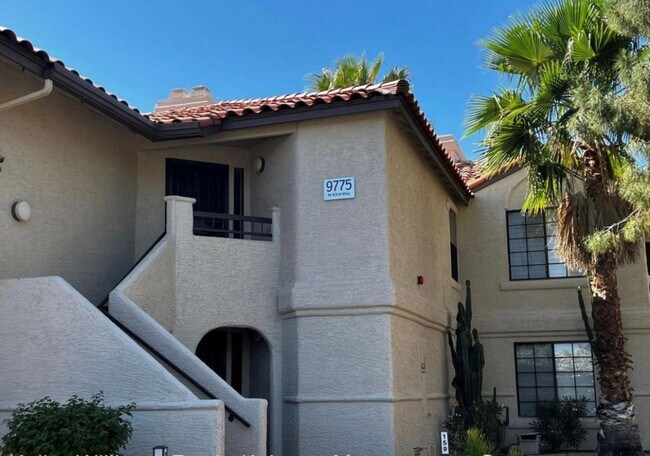 Building Photo - Beautiful Scottsdale Condo with Pool Views!