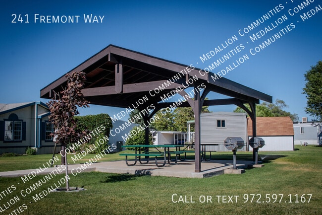 Building Photo - 241 Fremont Way