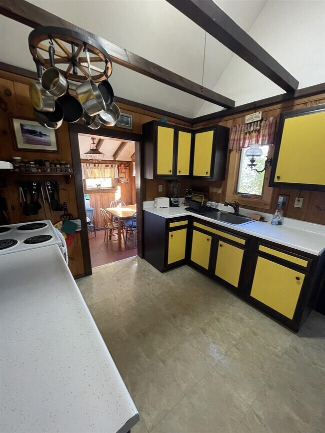 Building Photo - 773 Sebago Rd