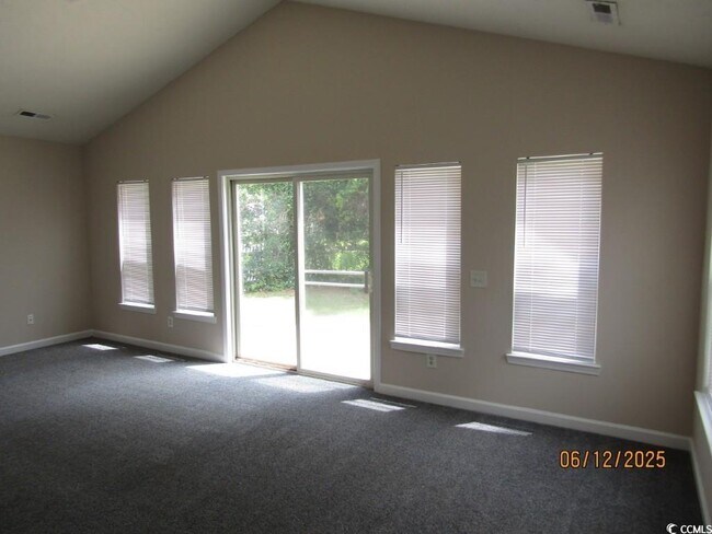 Building Photo - 144 Retreat Pl