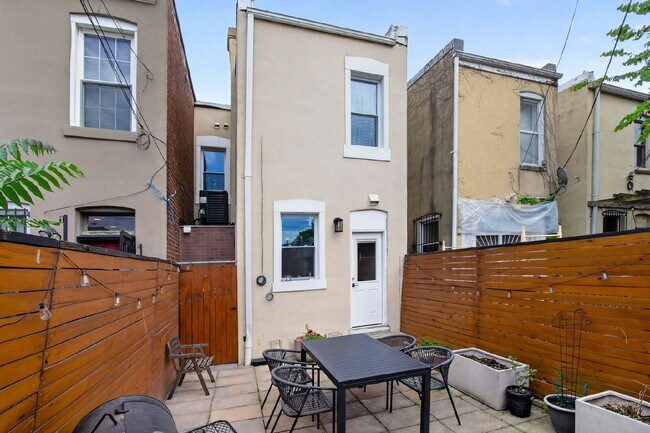 Building Photo - Classic DC charm and Modern Upgrades!