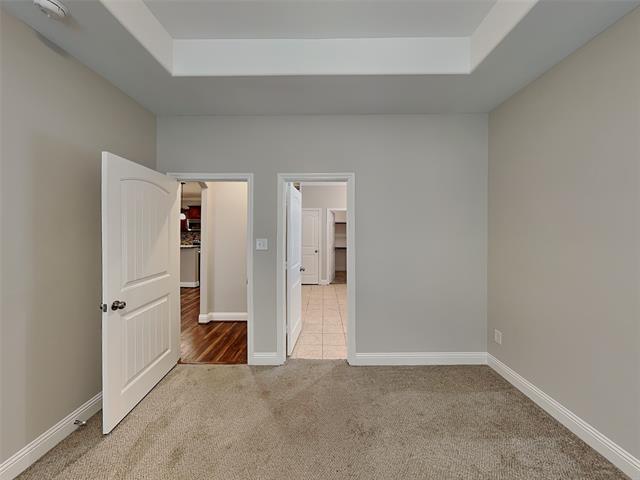 Building Photo - 1002 Woodcrest Dr