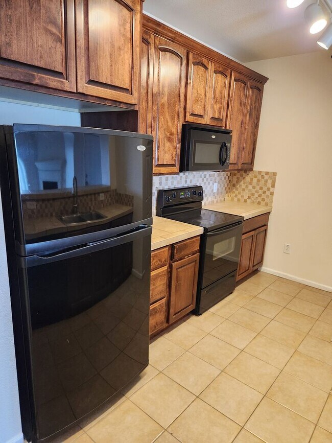 Building Photo - 3rd floor condo close to Cherry Creek Reservoir and DTC!