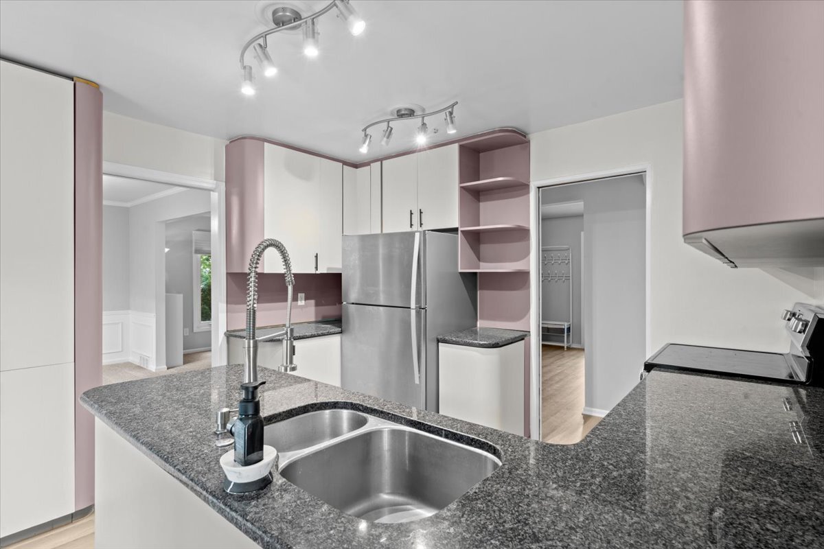 Building Photo - 5476 Van Ness Dr