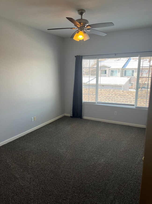 Building Photo - Welcome home!  Newer carpet and paint! 2 b...