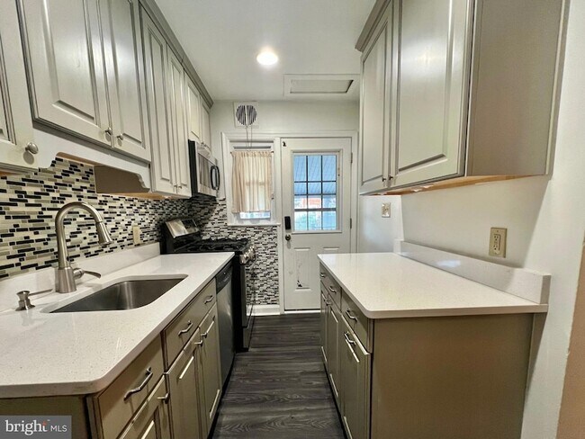 Building Photo - 603 Middlesex Rd