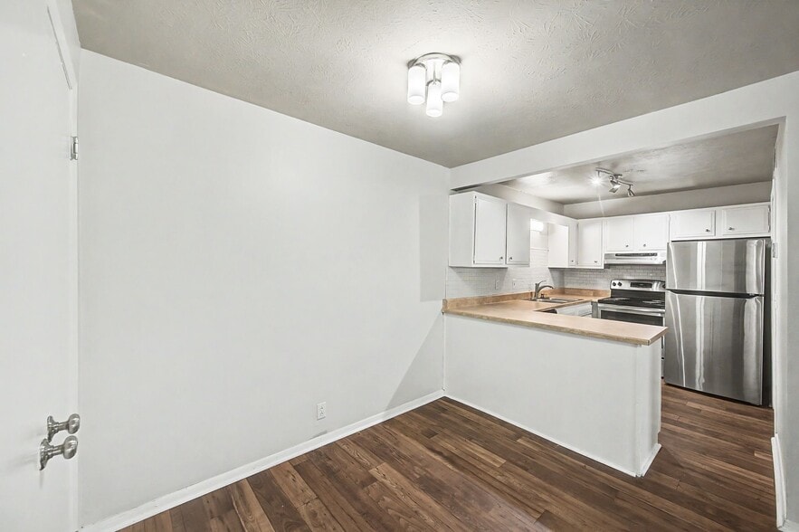 Building Photo - 709 Ashlawn Pl