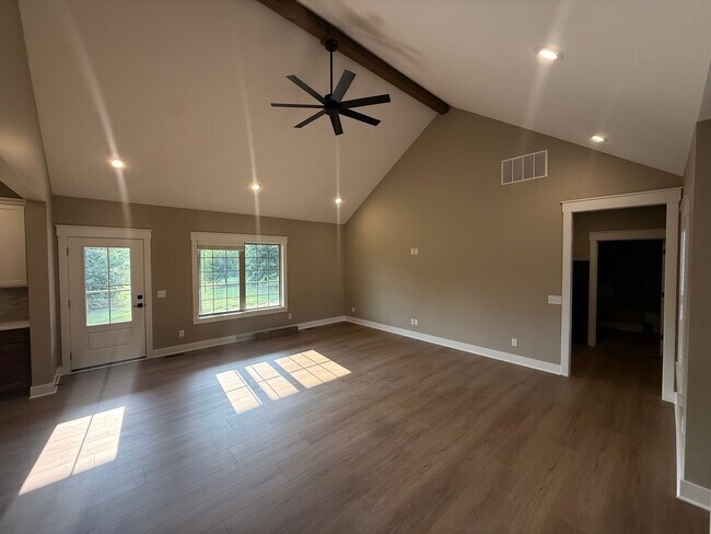 Building Photo - 1238 Bluegrass Rd