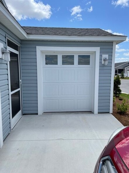 Golf Car Garage - 4793 Pivanka Ave