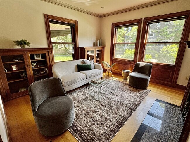 Building Photo - 8 Traill St