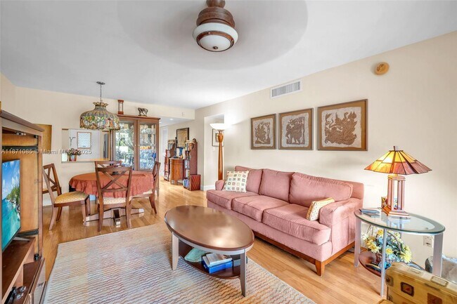 Building Photo - 2311 S Cypress Bend Dr