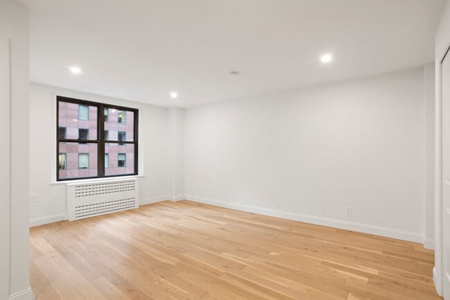 Interior Photo - The Buchanan