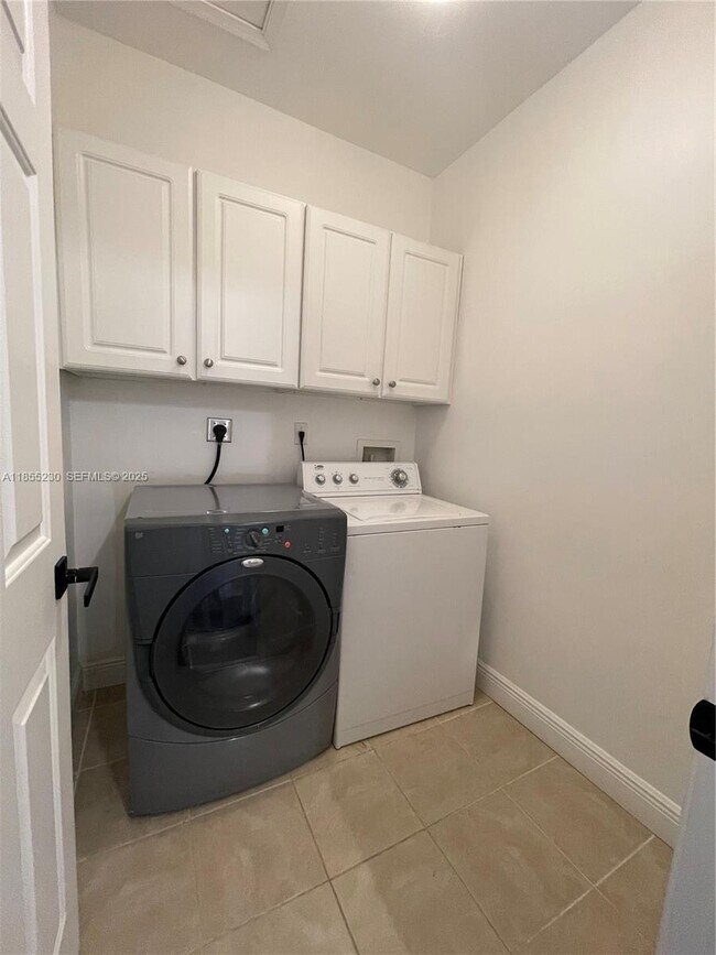 Building Photo - 3450 NW 17th Terrace