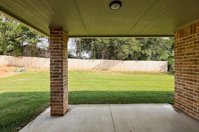 Building Photo - Brand New Home In Noble!