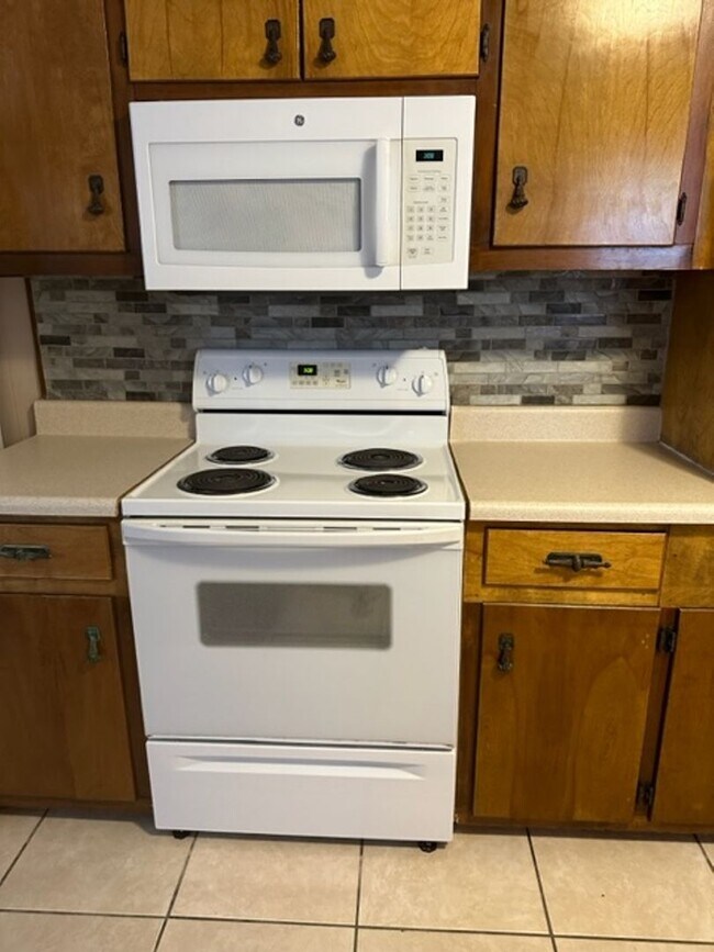 Building Photo - Spacious 3 Bedroom Duplex for Rent in Nice...