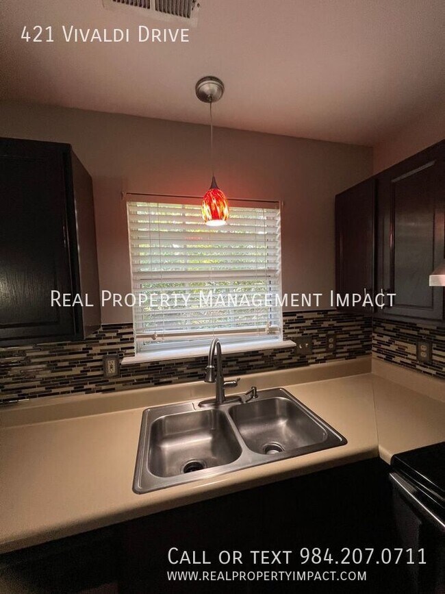 Building Photo - 421 Vivaldi Dr