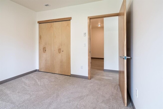 Building Photo - 3039 Clinton Dr