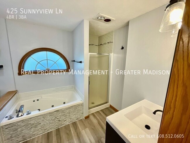 Building Photo - 425 Sunnyview Ln