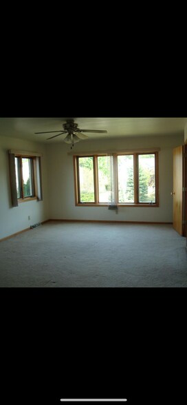 Building Photo - N26W26334 Quail Hollow Rd