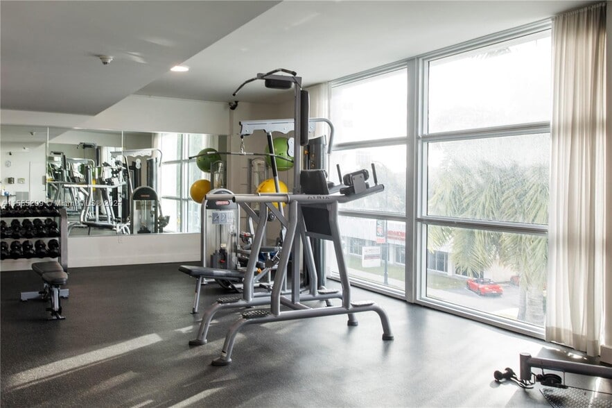 Amenities - 350 NE 24th St