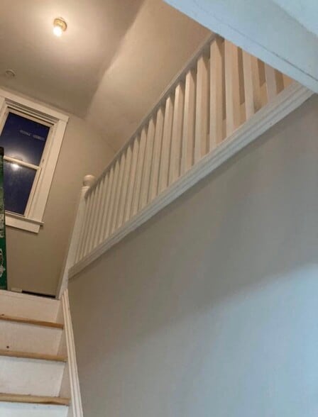 Building Photo - 7 Cottage Street Ext