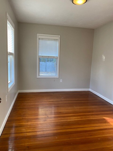 9.5 X 13 bedroom - 40 Atherton St