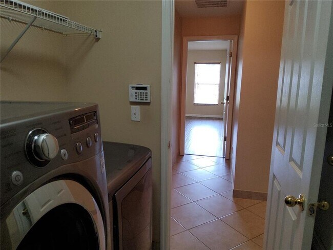 Building Photo - 3055 Anquilla Ave