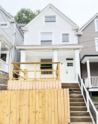 Building Photo - Newly Remodeled 2 or 3 Bedroom In Upper La...