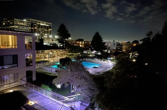 Building Photo - 6 Commodore Dr