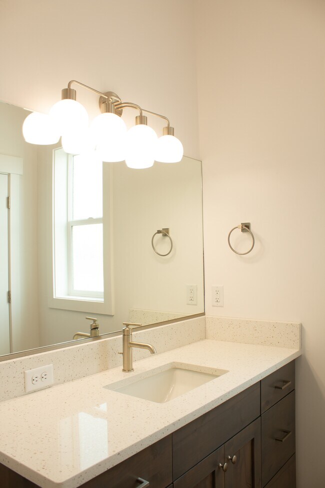 Building Photo - 6984 S 9th W