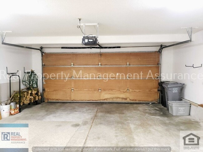 Building Photo - 2067 Sunray Cir