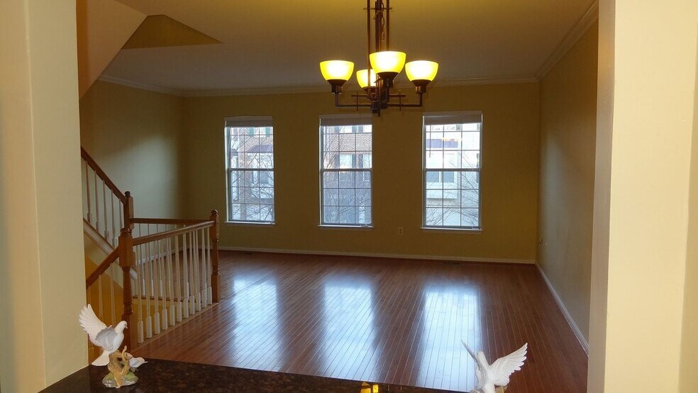 Building Photo - 2427 Clover Field Cir