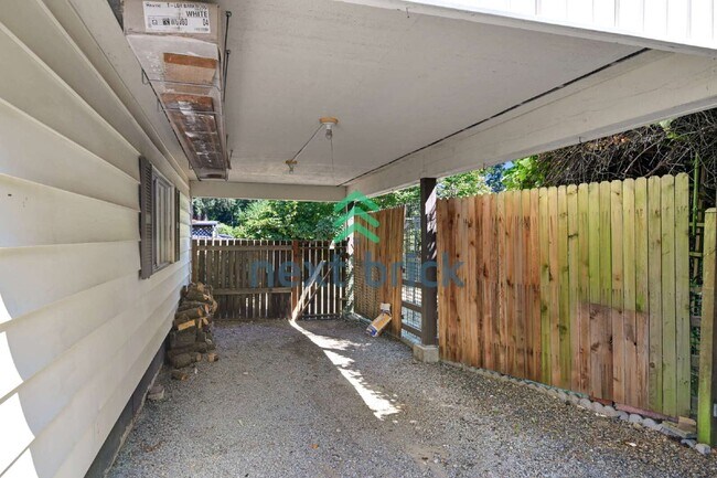 Building Photo - "Spacious 4-Bedroom Haven with 2.5 Baths in Everett – 2,424 Sq Ft of Comfort!"