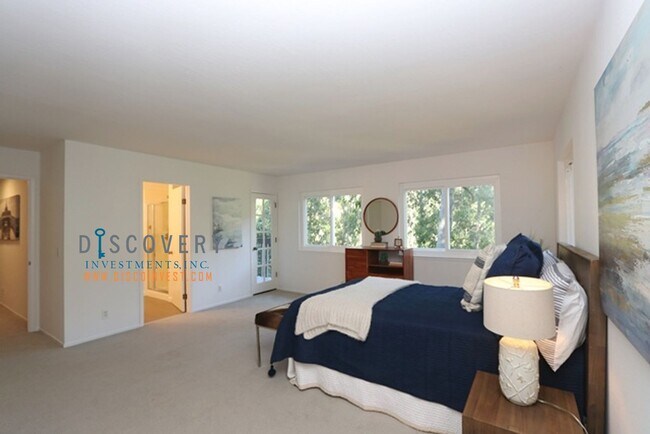 Building Photo - Contemporary Montclair Home with Forest Views