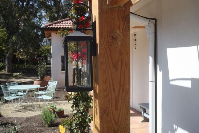 Building Photo - 2753 Redondo Cir