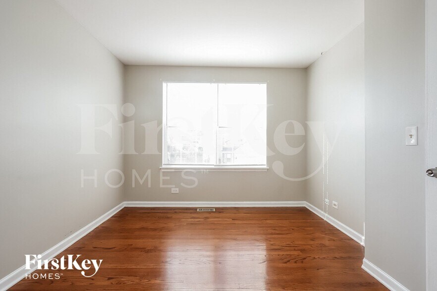 Building Photo - 2325 N Salem Ln