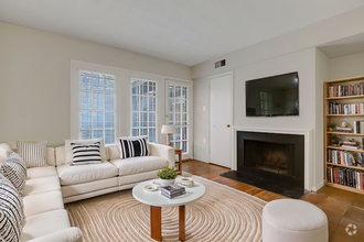 Building Photo - 1 Bed 1 Bath Dupont Circle apartment