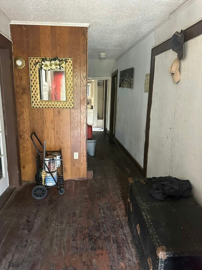 Building Photo - 82 E Hampton St