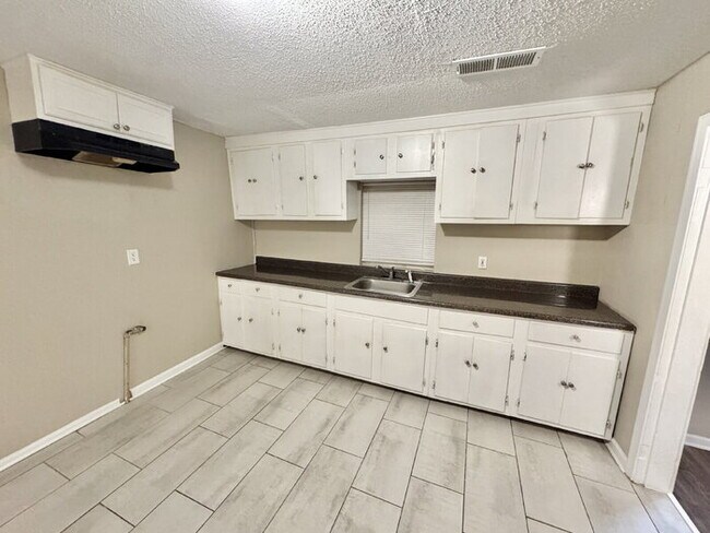 Building Photo - 1761 Winston Dr