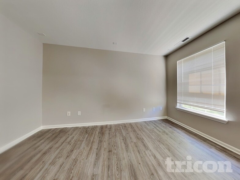 Building Photo - 10213 Blue Sky Dr