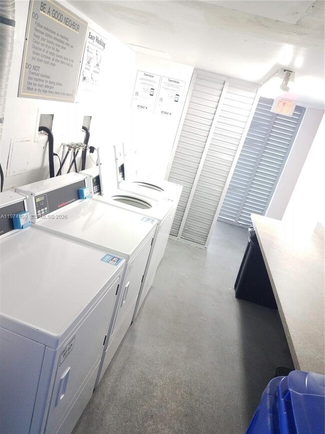 Building Photo - 3475 N Country Club Dr