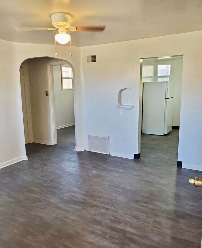 Building Photo - One Bedroom Apartment in Greeley Available Now!