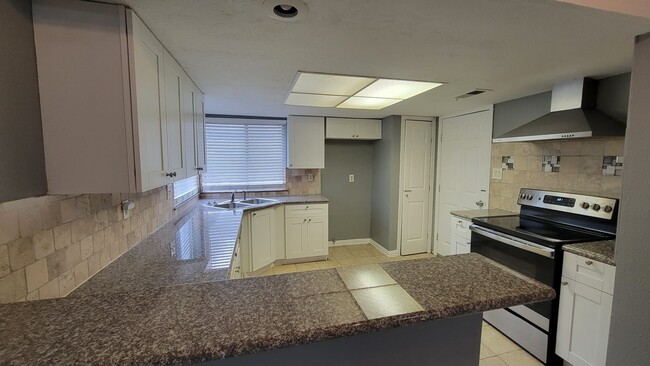 Building Photo - 12714 Corning Dr