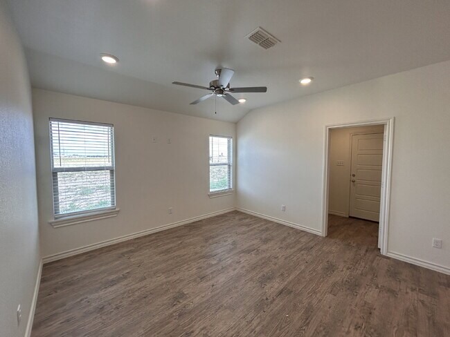 Building Photo - "Charming 3-Bed, 2-Bath Home with Granite ...