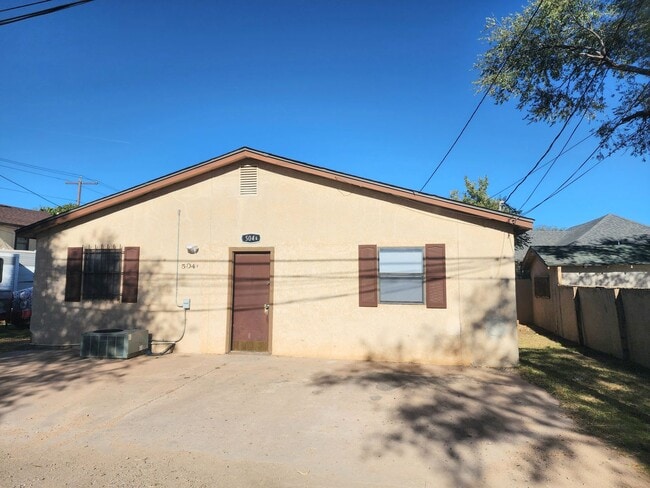 Primary Photo - 504 S Avenue B