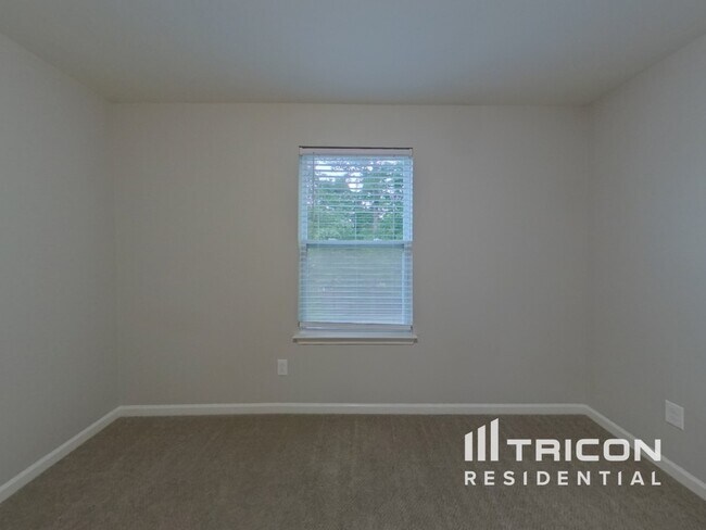 Building Photo - 5005 Sandi's Ct