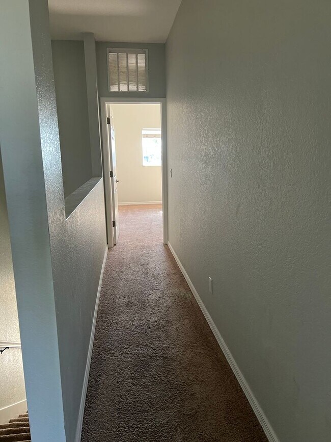 Building Photo - Villa Congress